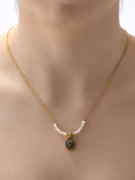 Handmade Design Gold Plated Brass Necklace with Pearl and