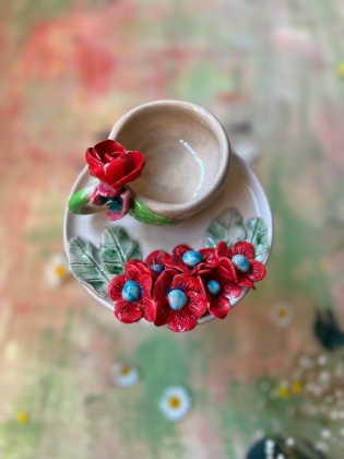 El Yapımı Kırmızı Çiçekli Tasarım Seramik Fincan Seti