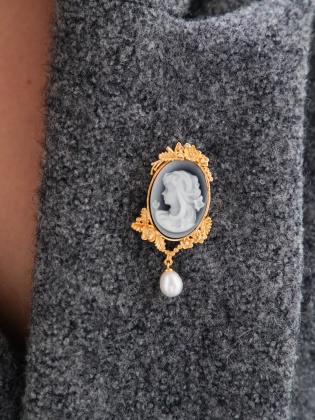 El Yapımı Gümüş Broş Cameo Tasarımlı Oniks Taş ve İncili