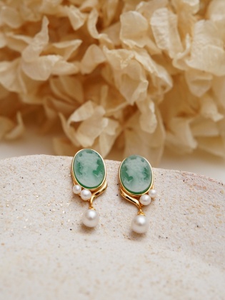 Silver Cameo Earrings with Agate and Pearl