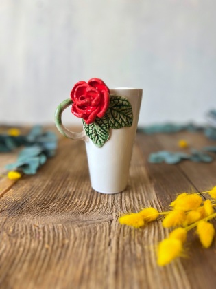 El Yapımı Seramik Kırmızı Çiçekli Latte Mug