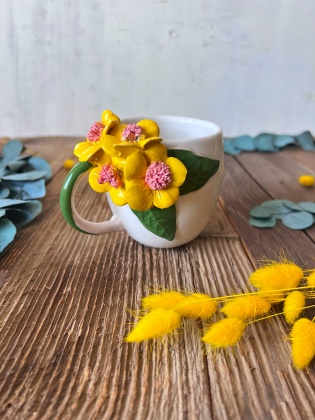 El Yapımı Seramik Sarı Çiçekli Mug