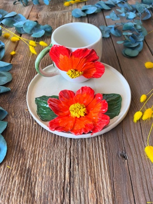 Coffee Muh Set with Big Red Flowers