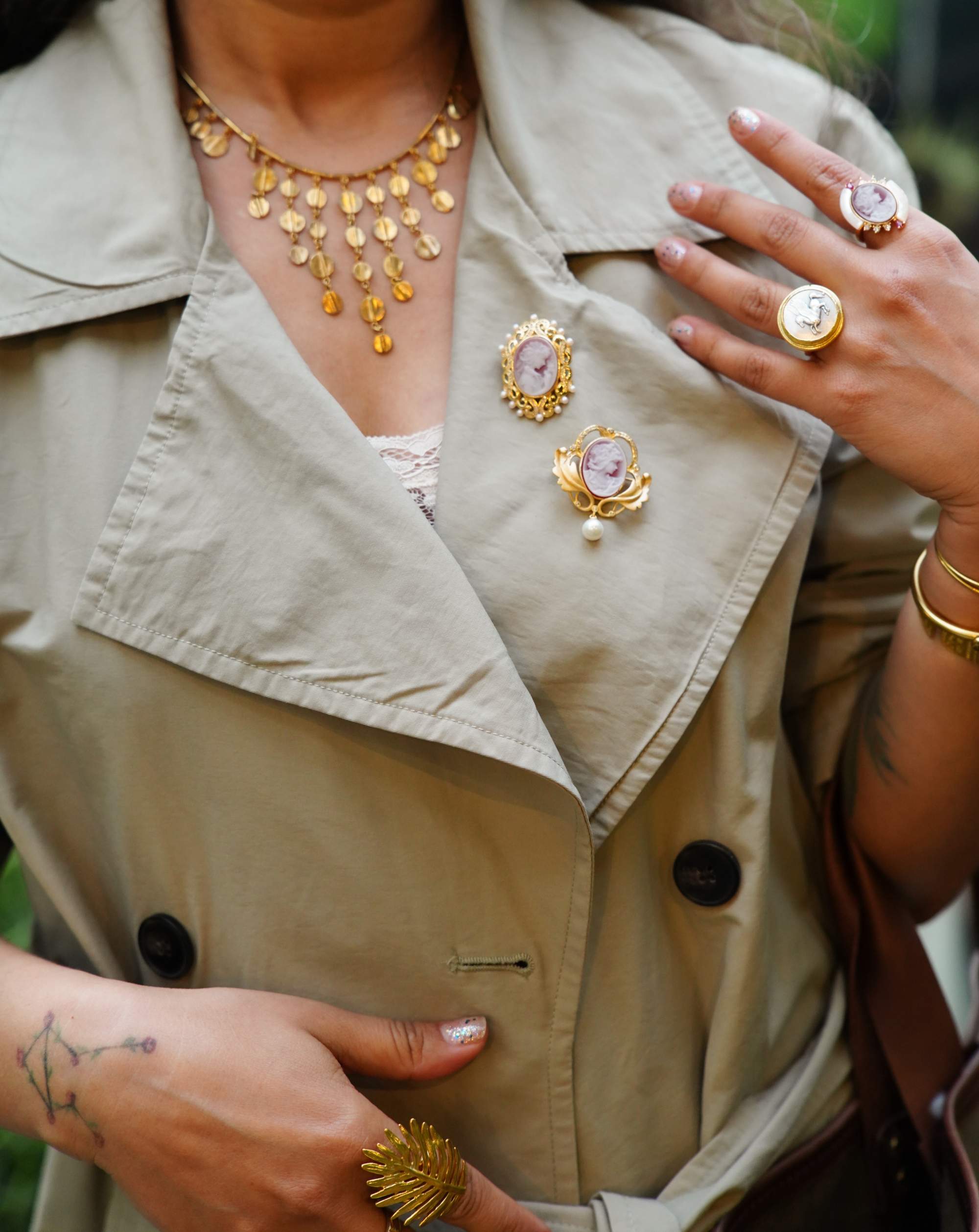 El Yapımı Gümüş Broş Cameo Tasarımlı Akik Taş ve İncili