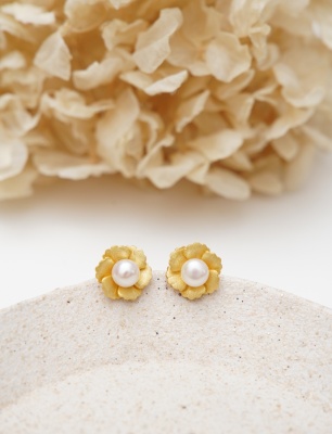 Silver Earrings with Pearl Flower Design