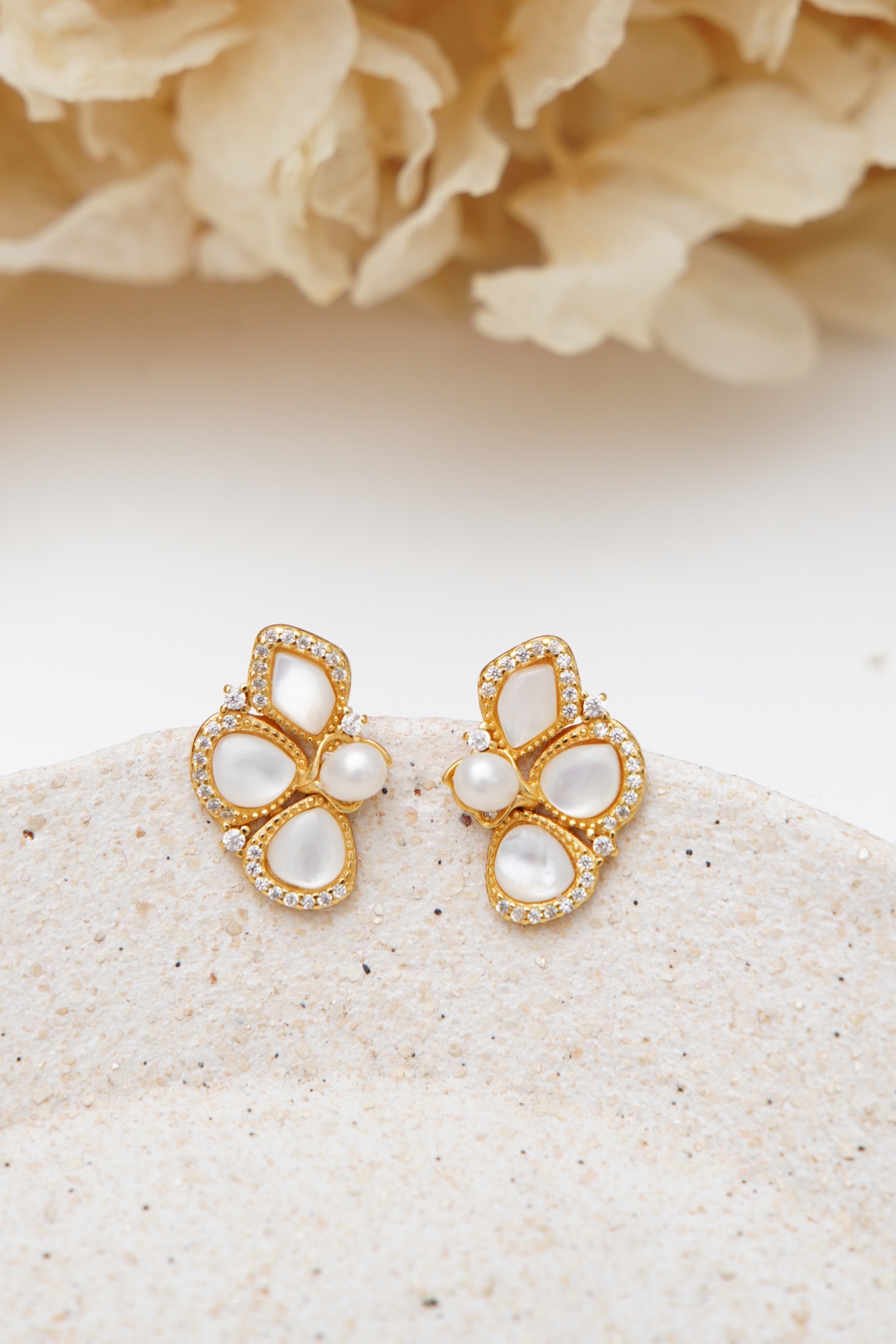 İnci ve Sedefli Gümüş Küpe