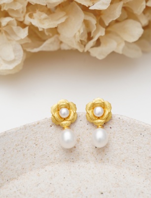 Silver Earrings with Pearl Flower Design