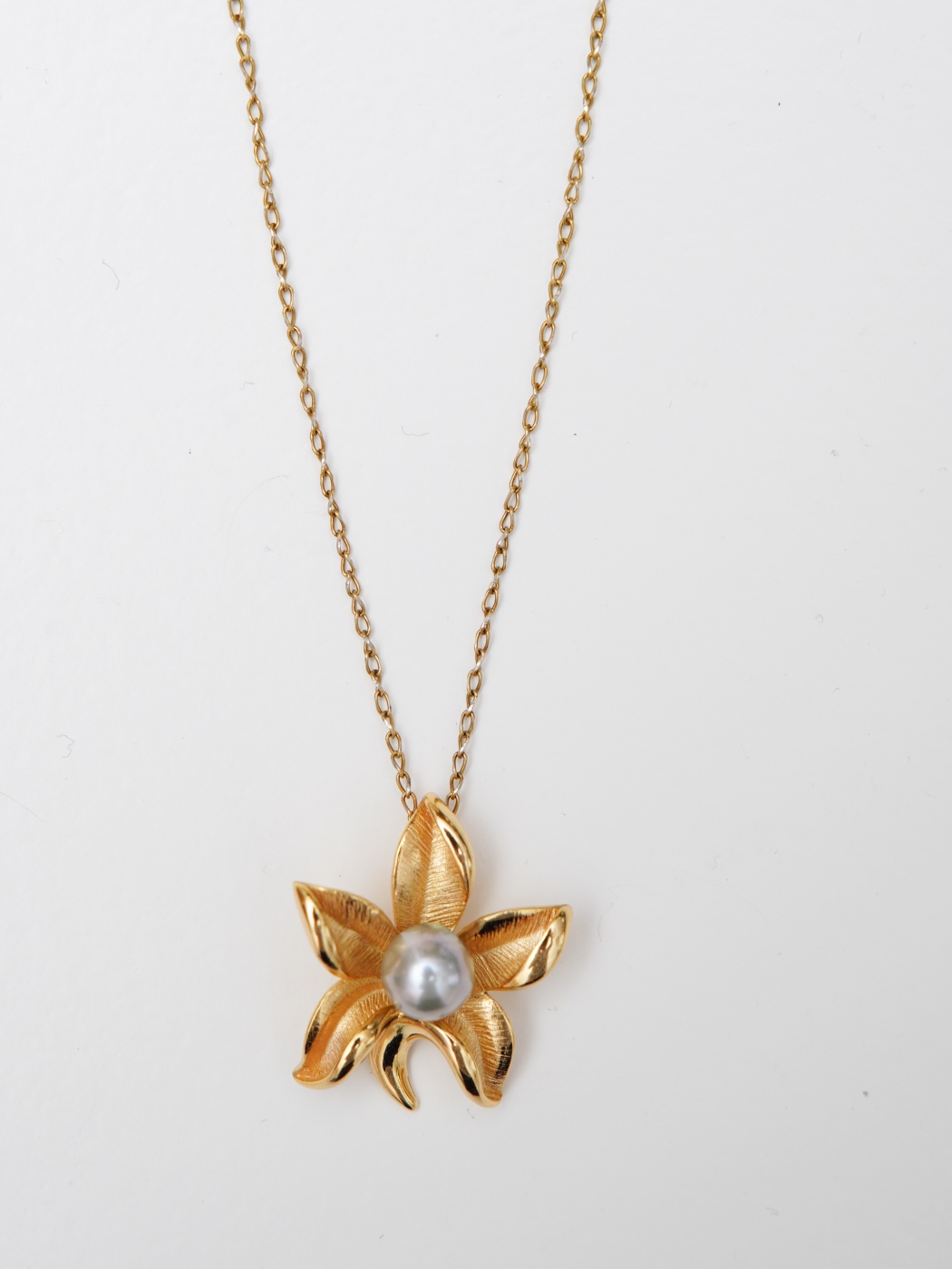 Silver Necklace with Pearl Flower Design