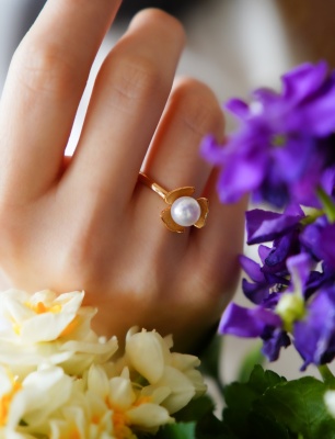 Pearl Silver Ring with Floral Design