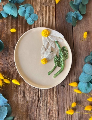 Cake Plate with Daisy Flower