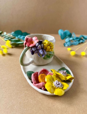 Coffee Mug Set with Colorful Flowers - Oval Plate
