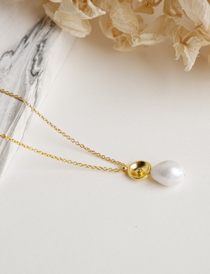Silver Necklace with Pearl and Zircon Stone