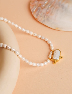 Sıra İncili Pirinç Kolye