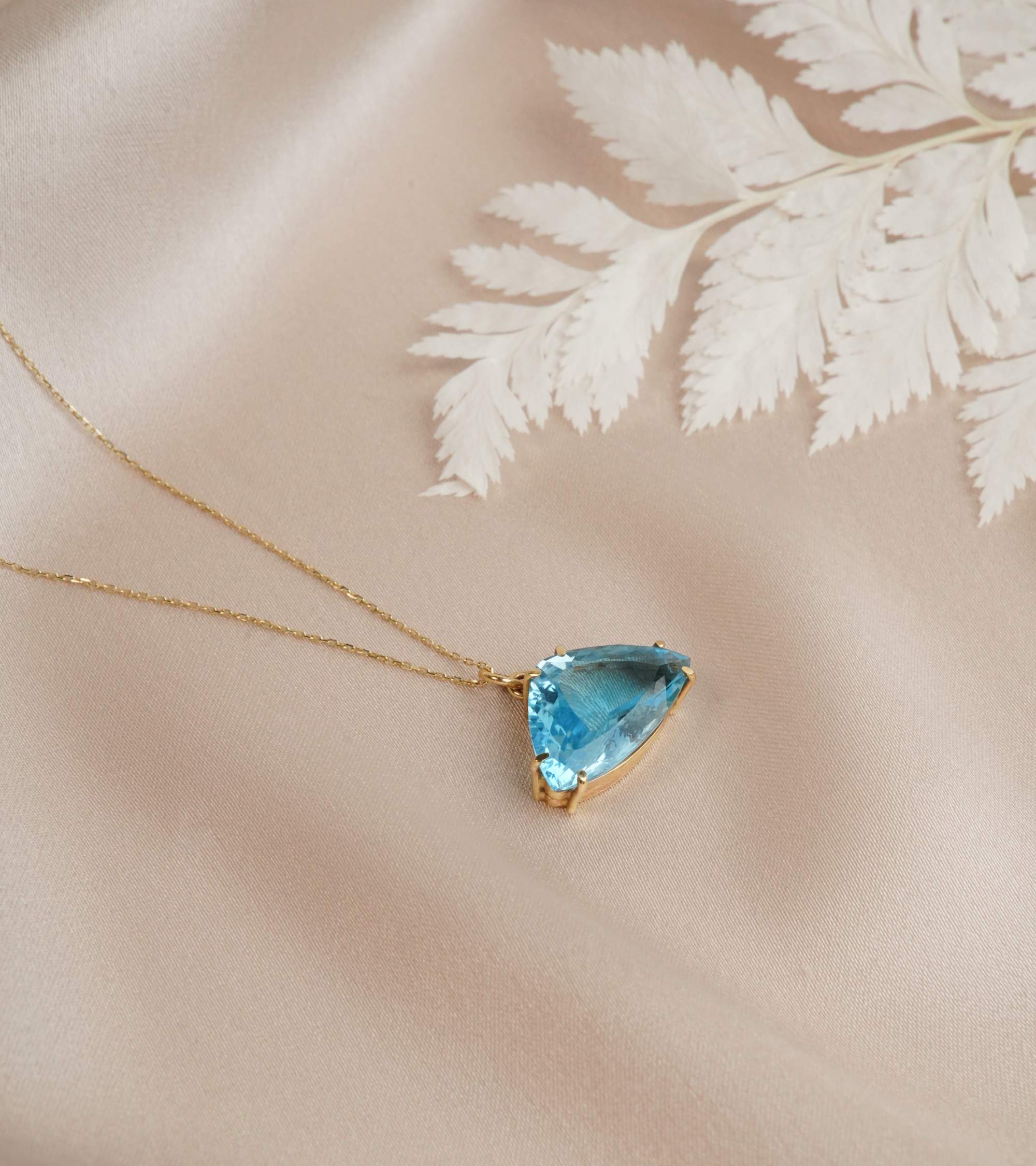 Mavi Topaz Taşlı 14K Altın Kolye