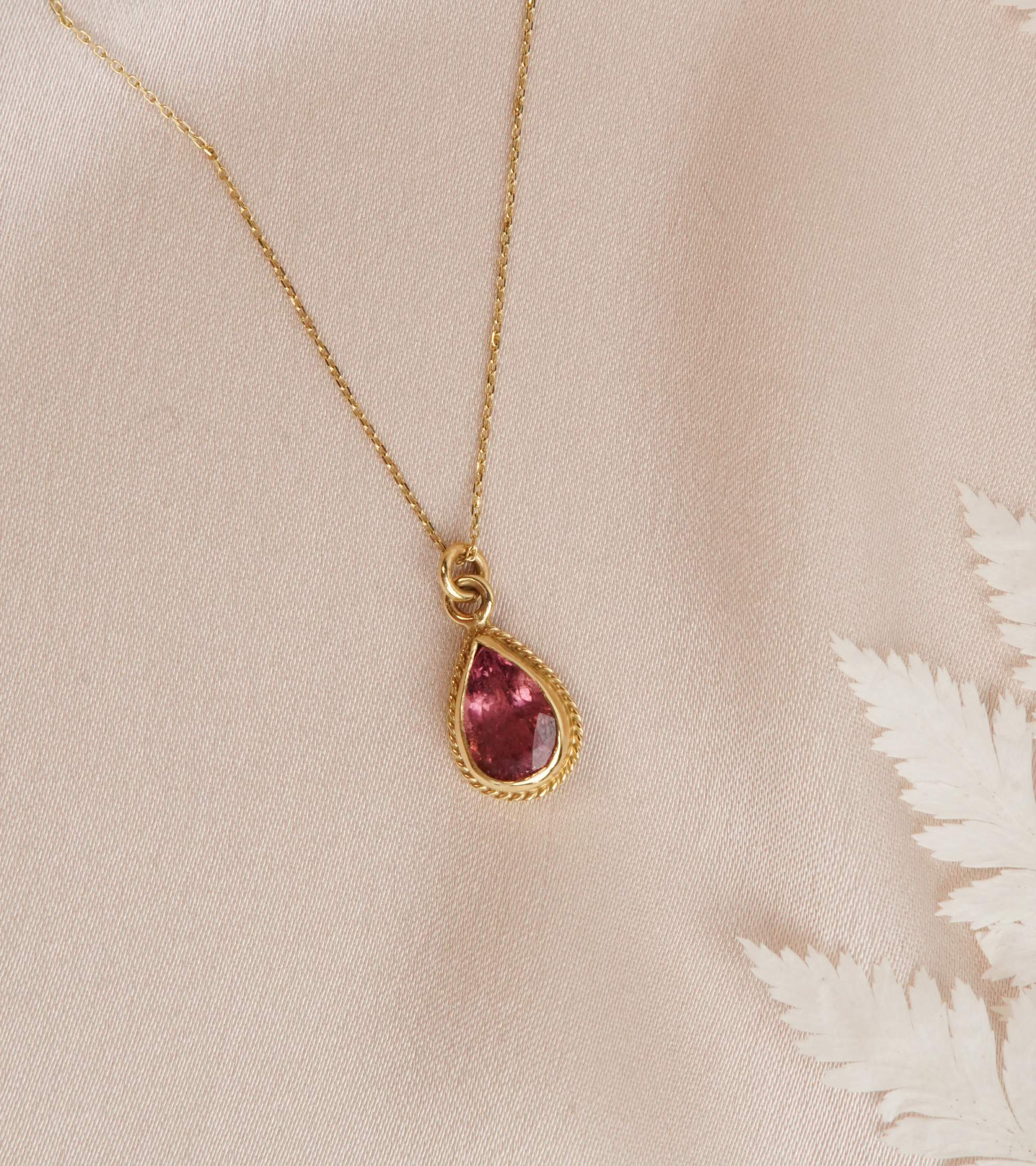 Turmalin Taşlı 14K Altın Kolye