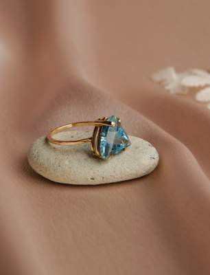14K Gold Ring with Aquamarine Stone
