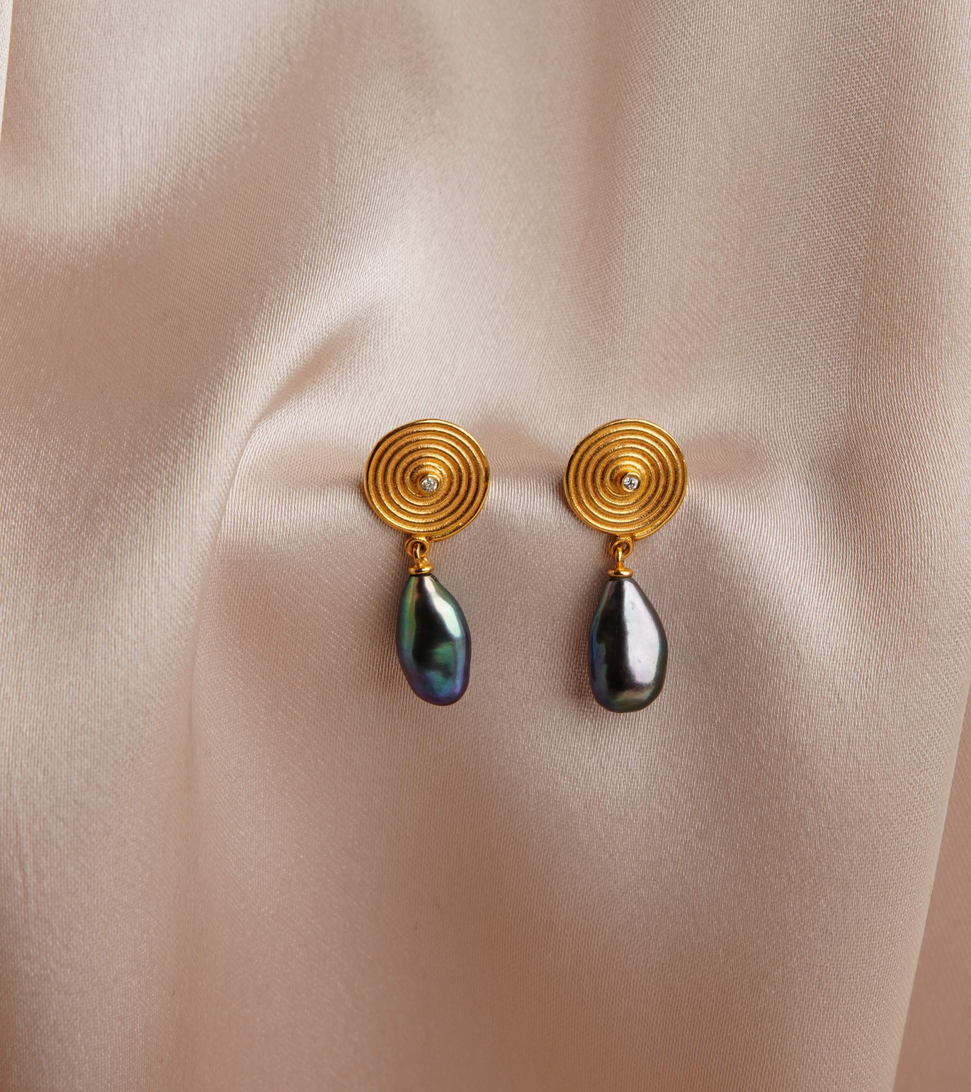 Siyah İnci ve Pırlantalı 14K Altın Küpe